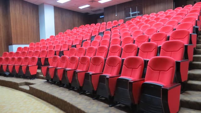 AMARAN: PENYAMARAN MENGGUNAKAN REKA BENTUK / UI PORTAL MyGOVERNMENT  Dimaklumkan bahawa terdapat laman web tertentu yang didapati menggunakan reka bentuk atau antaramuka pengguna (UI) menyerupai Portal MyGovernment bagi tujuan penyamaran.  Pasukan Portal MyGovernment tidak pernah menggunakan, membenarkan atau memberi kebenaran kepada mana-mana pihak untuk menggunakan reka bentuk / UI Portal MyGovernment di mana-mana laman web selain portal rasmi berikut:  1. www.malaysia.gov.my 2. rai.malaysia.gov.my  Sehubungan itu, orang awam dinasihatkan agar sentiasa berhati-hati dan tidak melaksanakan sebarang transaksi, perkongsian maklumat peribadi atau tindakan lanjut di laman web yang menyerupai Portal MyGovernment selain daripada portal rasmi yang dinyatakan di atas.  Sekiranya anda menemui laman web yang disyaki menyamar atau menggunakan reka bentuk / UI Portal MyGovernment tanpa kebenaran, kerjasama anda amat dihargai untuk mengemukakan aduan kepada kami melalui pautan berikut:  https://www.malaysia.gov.my/my/feedback  Sekian, terima kasih.  Pasukan Portal MyGovernment