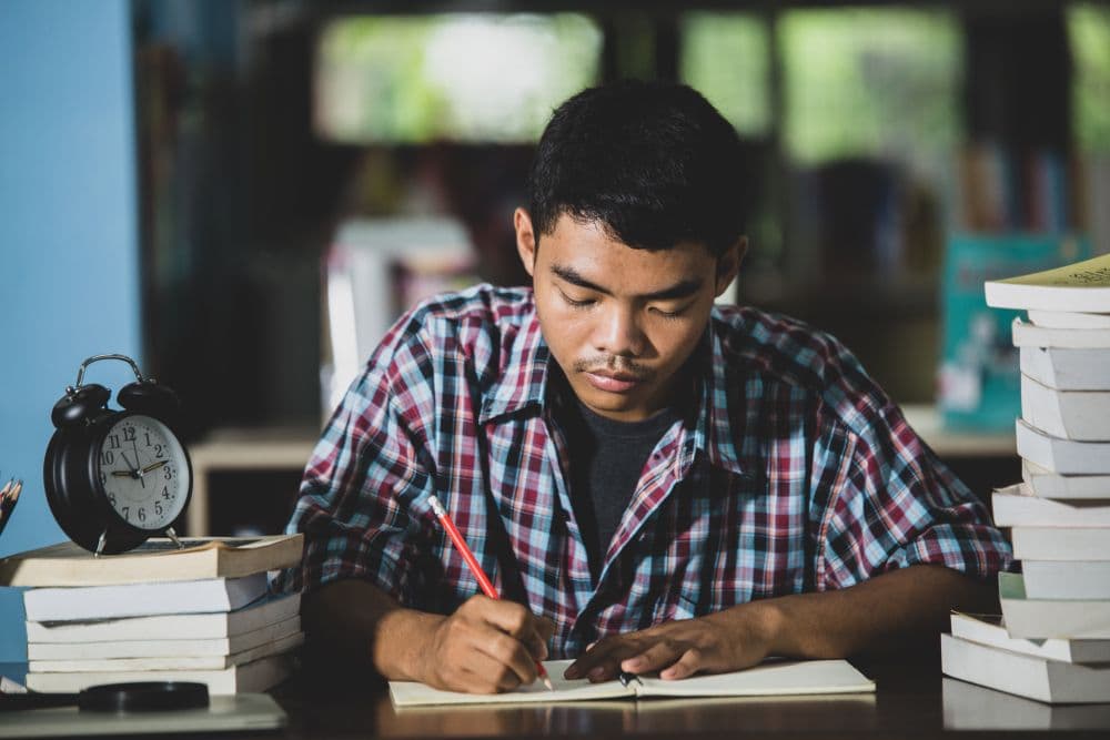 mendapat-bantuan-pendidikan